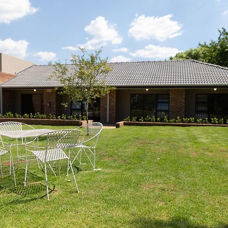 Opstal Gastehuis Potchefstroom Exterior foto
